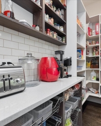 18-Kitchen_Pantry